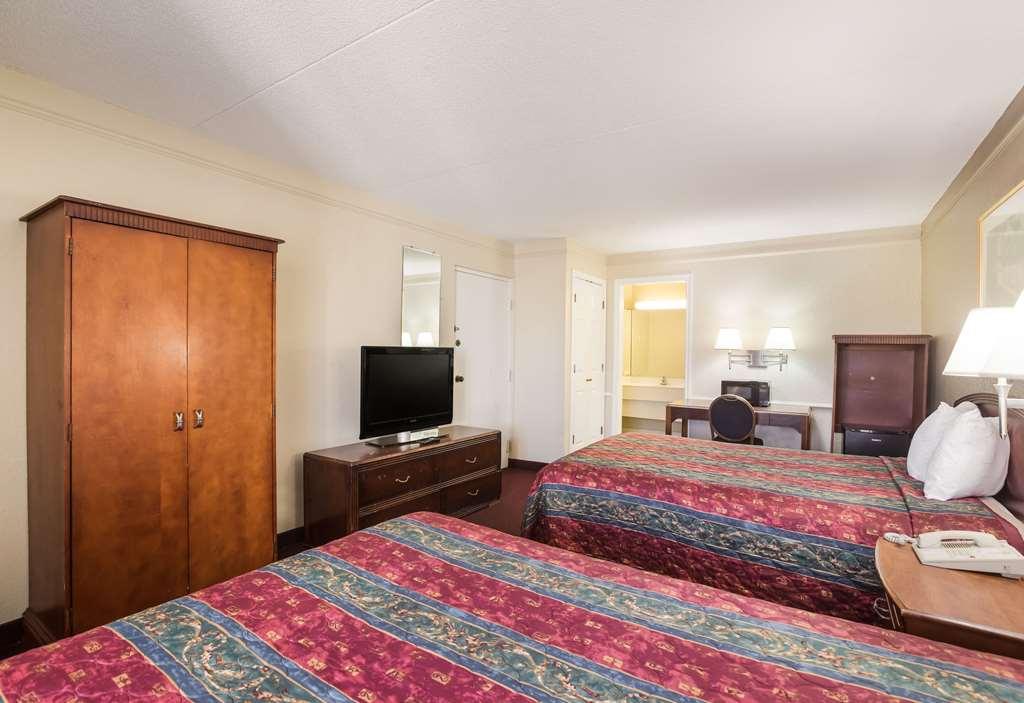 Bhagat Hotels Stone Mountain Atlanta BW Signature Collection Tucker Room photo