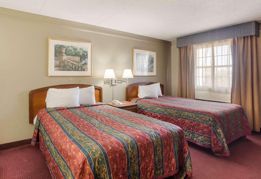 Bhagat Hotels Stone Mountain Atlanta BW Signature Collection Tucker Room photo