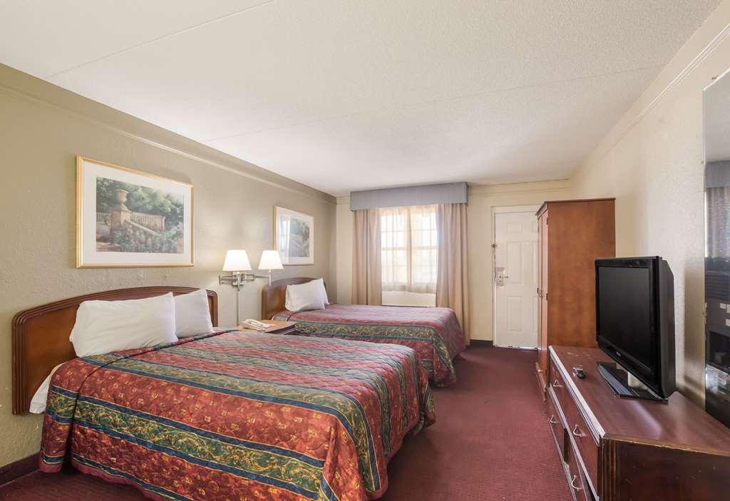 Bhagat Hotels Stone Mountain Atlanta BW Signature Collection Tucker Room photo